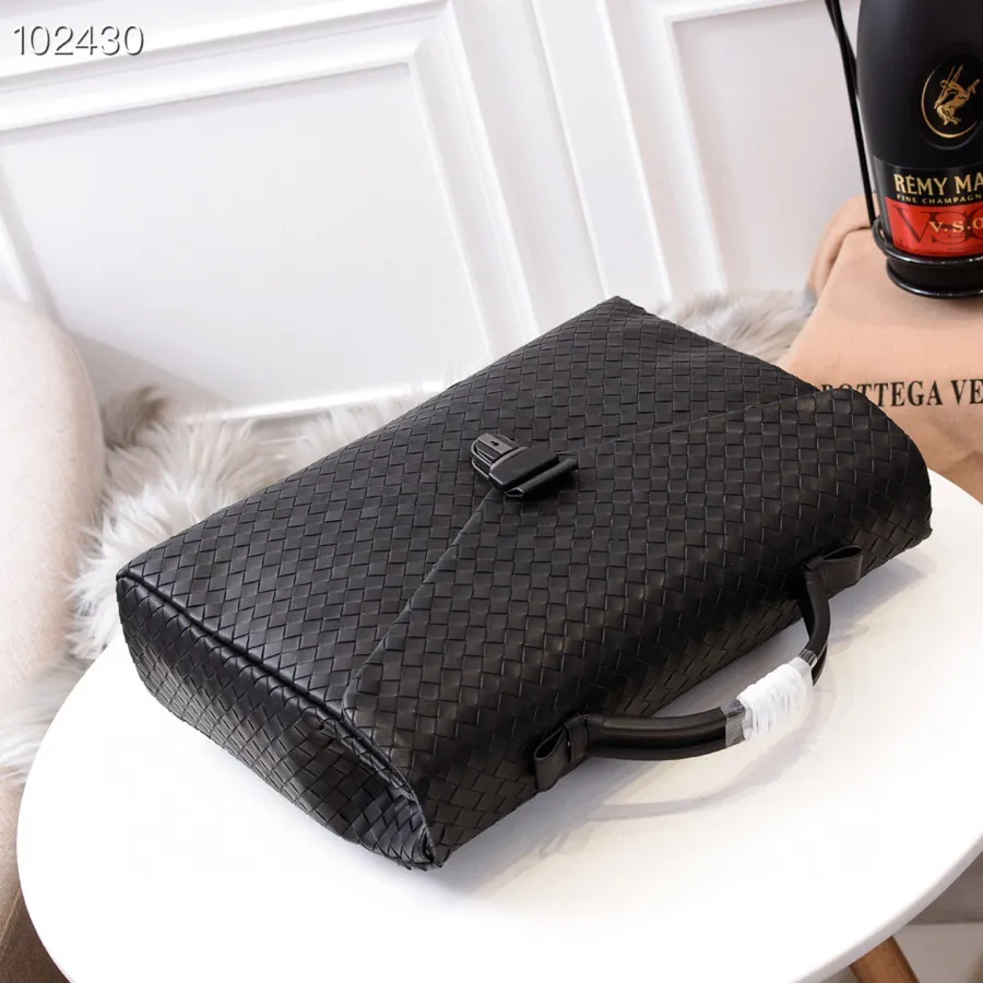 🎉🎉🎉BOTTEA VENETA Style No.: 171201# Material: Imported fetal cowhide hand-woven and made Specifications: Picture size BVBVBV
